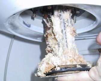 Calcaire incrusté dans un chauffe eau en sud Ardèche