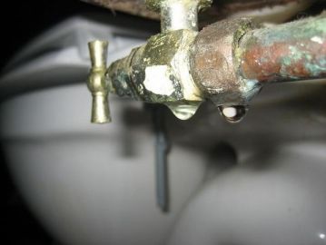 Fuite d'eau sur vanne Aubenas
